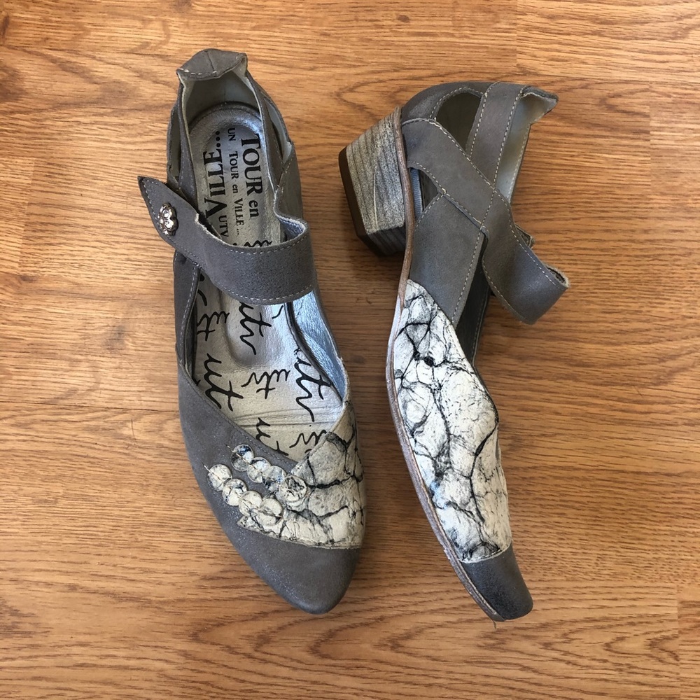 Gray Marble-Pattern Low Heel Mary Jane’s